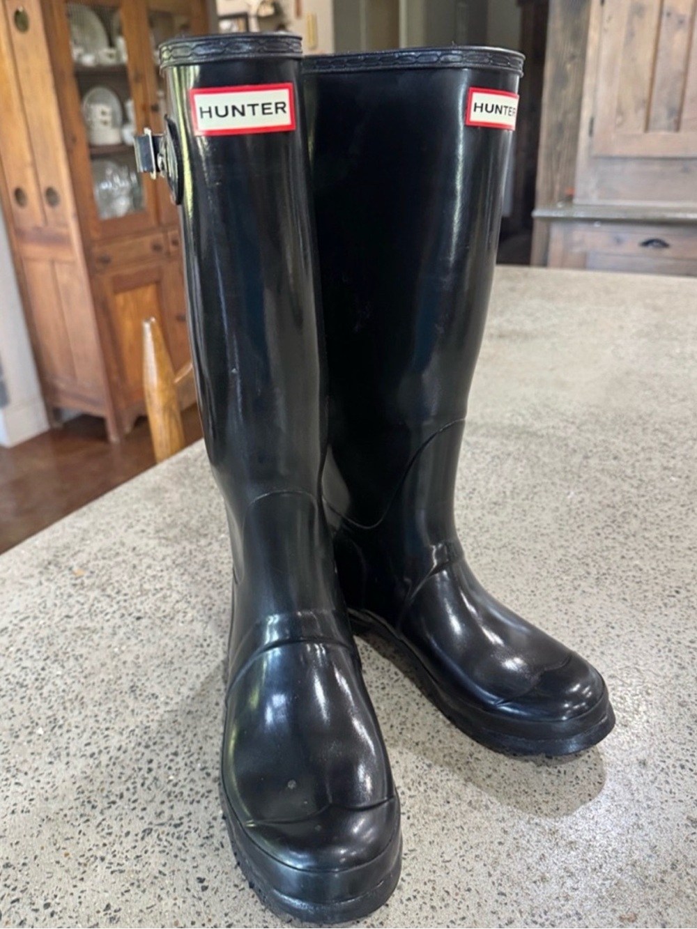 Hunter Black Gloss Tall Rain Boots Size 7 in great condition!